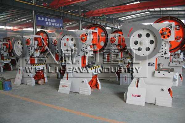 河北安平客戶采購(gòu)沖床生產(chǎn)不銹鋼篩網(wǎng)防護(hù)板