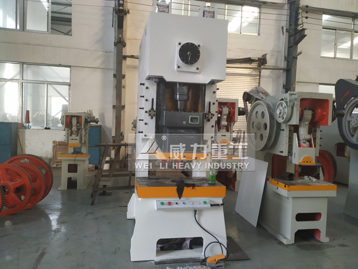 110噸氣動沖床生產車間2