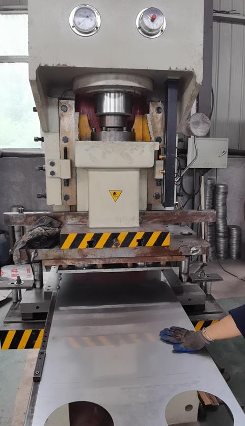 100噸液壓沖床沖裁